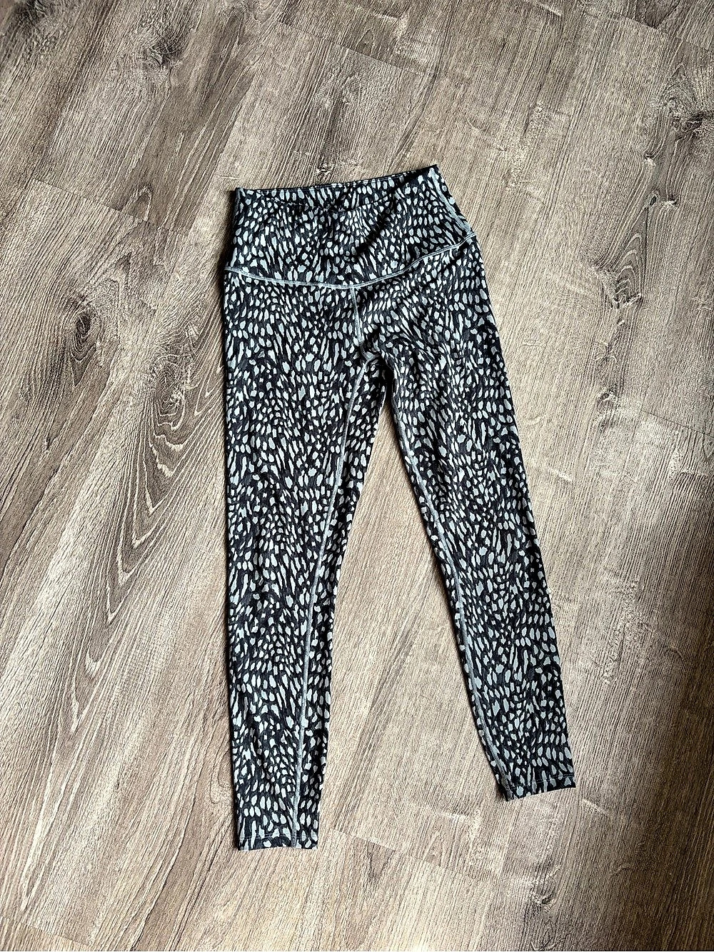 Varley Let's Move Leggings Petrol Motion Speckle, almost like NWT.